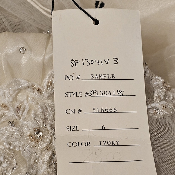 Stephen Yearick Ivory Lace Wedding Dress - Picture 7 of 9